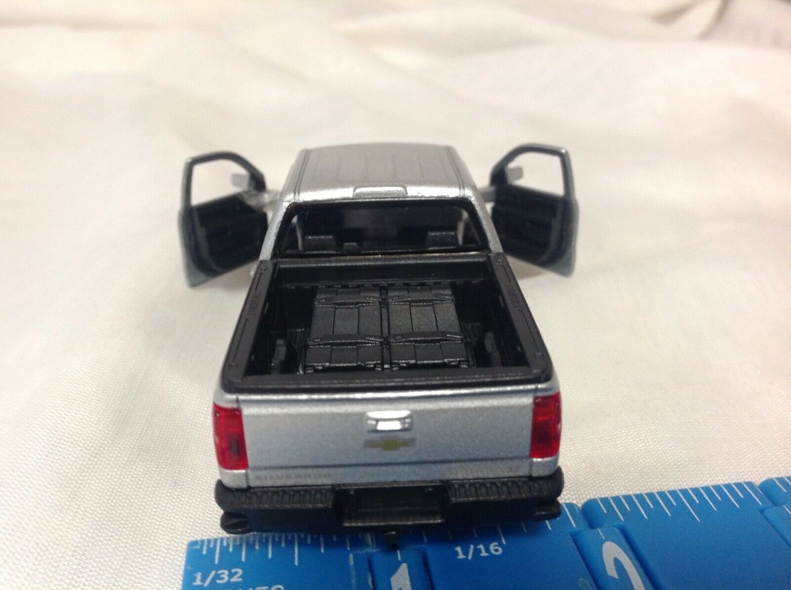 Игрушка модель машины 1:38 Chevrolet Silverado  